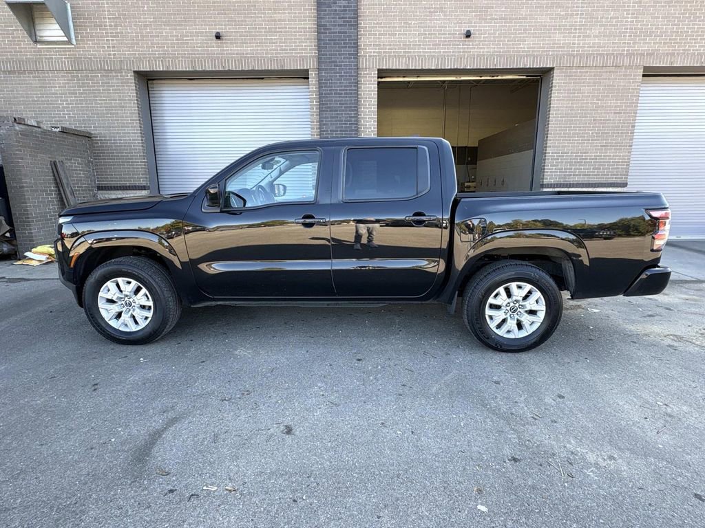 Used 2023 Nissan Frontier SV image 5