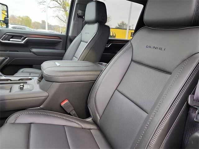 New 2026 GMC Sierra 3500 Denali w/ Denali Reserve Package image 18