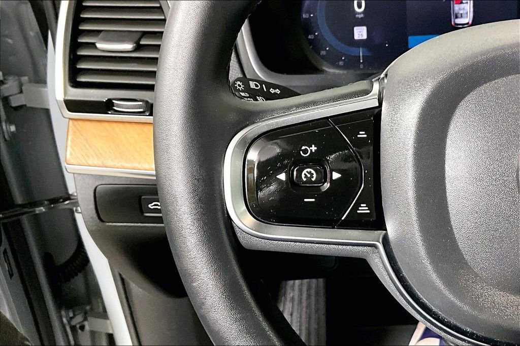 Used 2024 Volvo XC90 B6 Plus image 18