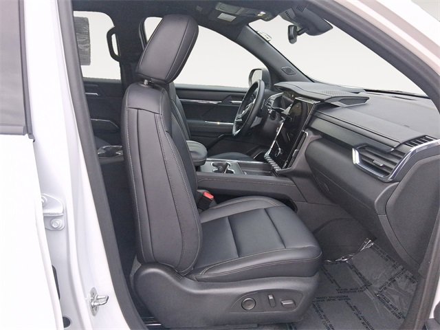 Used 2024 GMC Acadia Elevation image 15