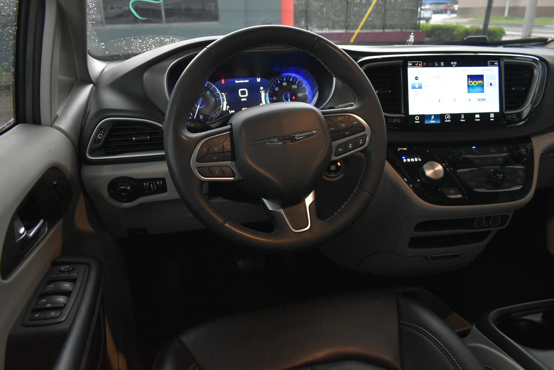 Used 2023 Chrysler Pacifica Touring-L FWD image 19