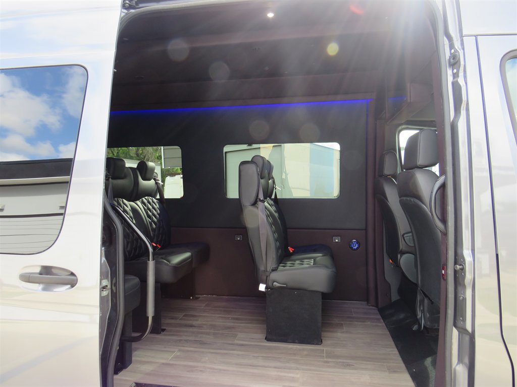 Used 2022 Mercedes-Benz Sprinter 4500 image 17