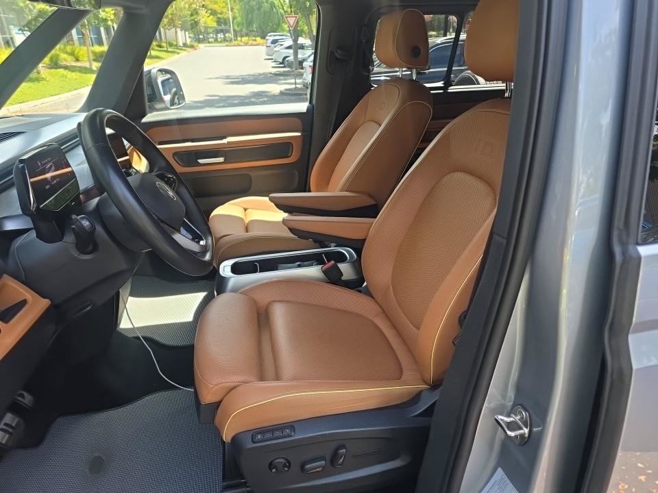 Used 2025 Volkswagen ID. Buzz Pro S Plus AWD/4WD image 5