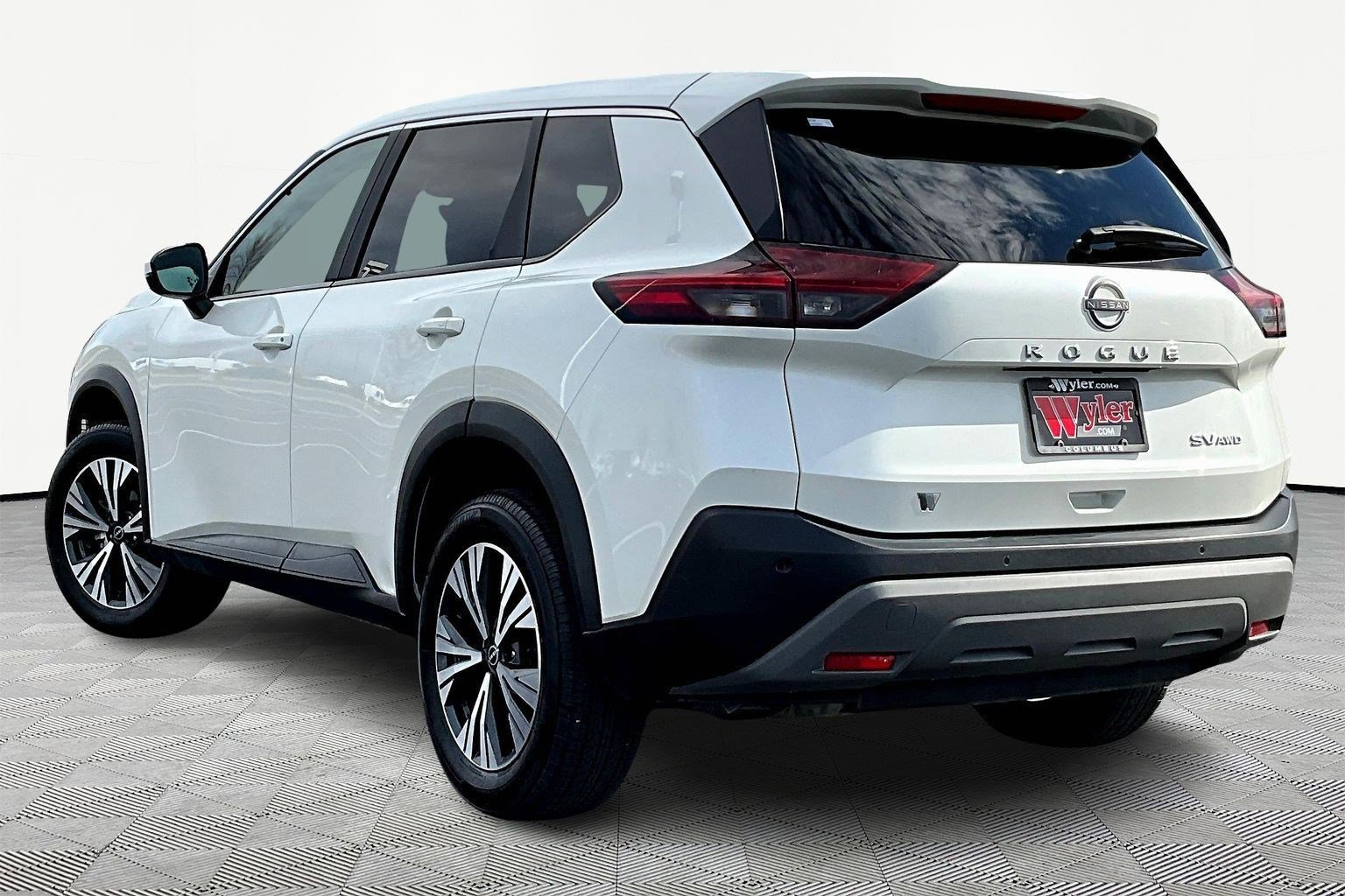 Used 2023 Nissan Rogue SV AWD/4WD image 4