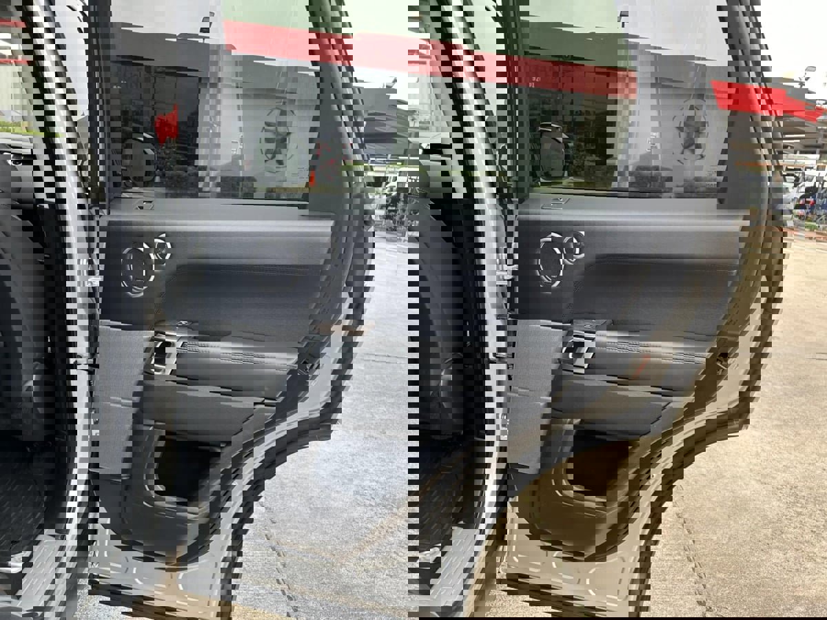 Used 2017 Land Rover Range Rover Sport image 20