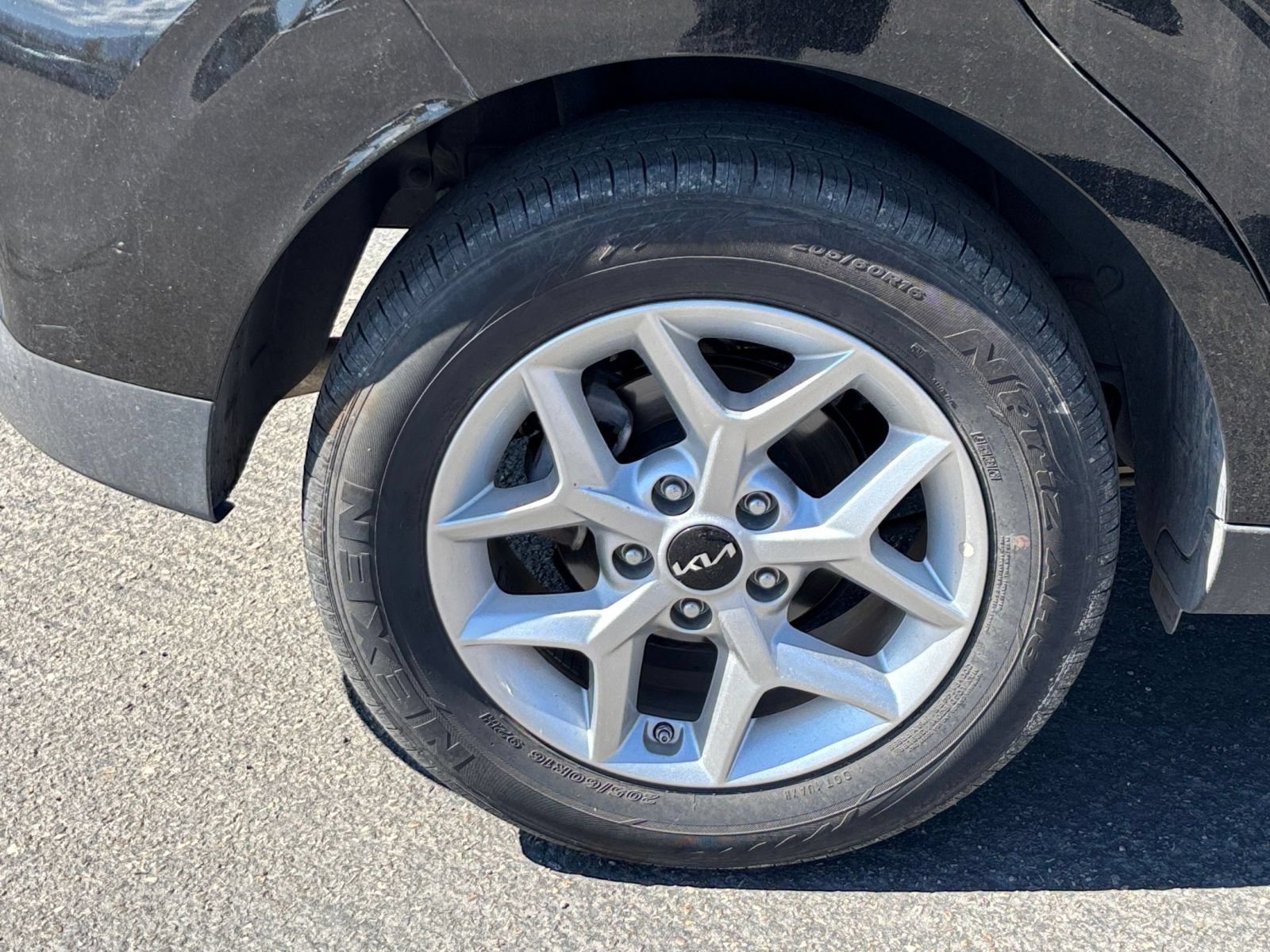 Used 2025 Kia Soul LX w/ LX Technology Package FWD image 27