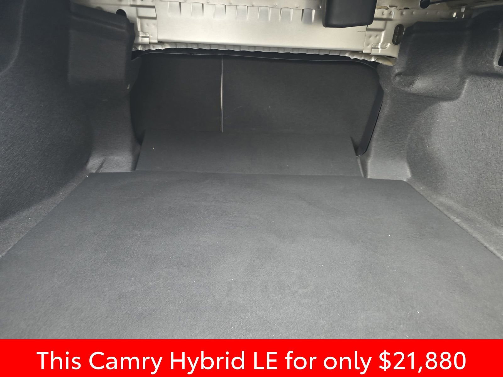Used 2020 Toyota Camry LE image 18
