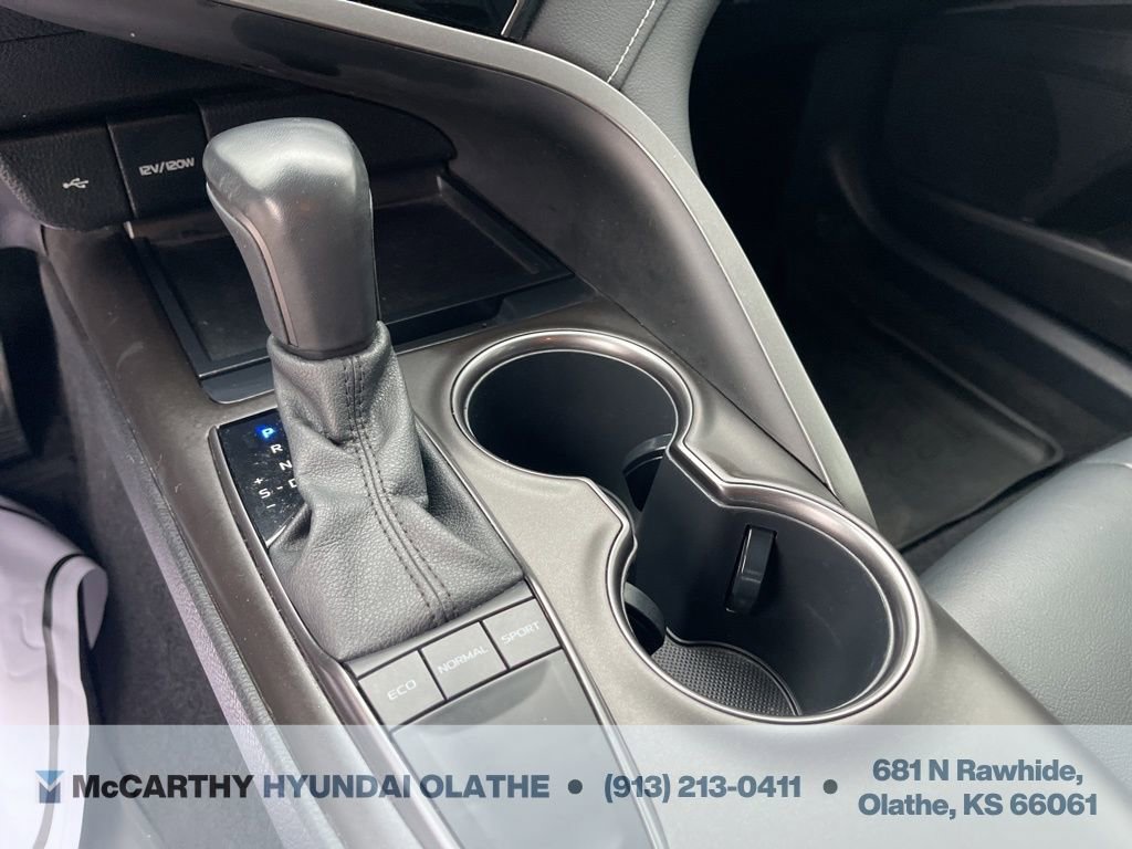 Used 2022 Toyota Camry SE image 11
