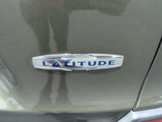 Used 2019 Jeep Cherokee Latitude w/ Popular Appearance Group FWD image 21