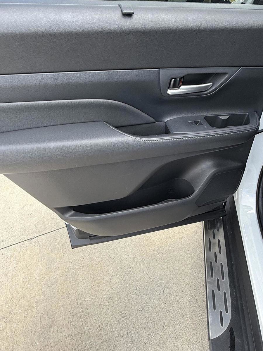 Used 2025 Toyota Grand Highlander AWD image 17