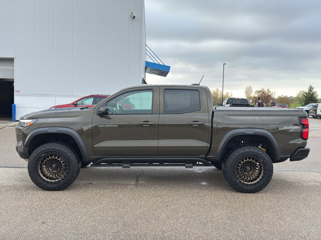 Used 2025 Chevrolet Colorado ZR2 w/ Technology Package AWD/4WD image 2