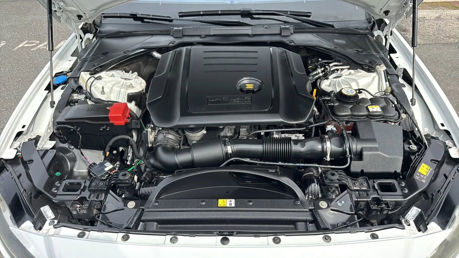 Used 2017 Jaguar XF Premium RWD image 28