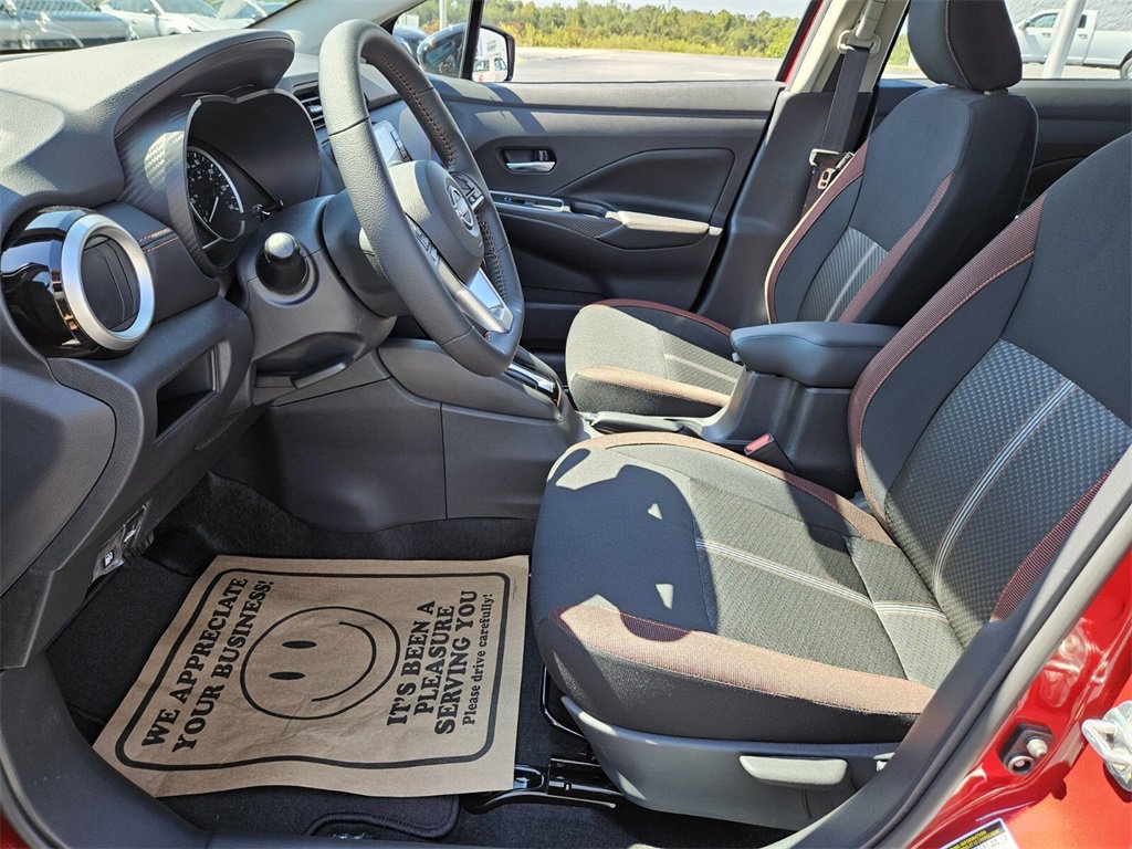 New 2025 Nissan Versa SR w/ Trunk Package image 4