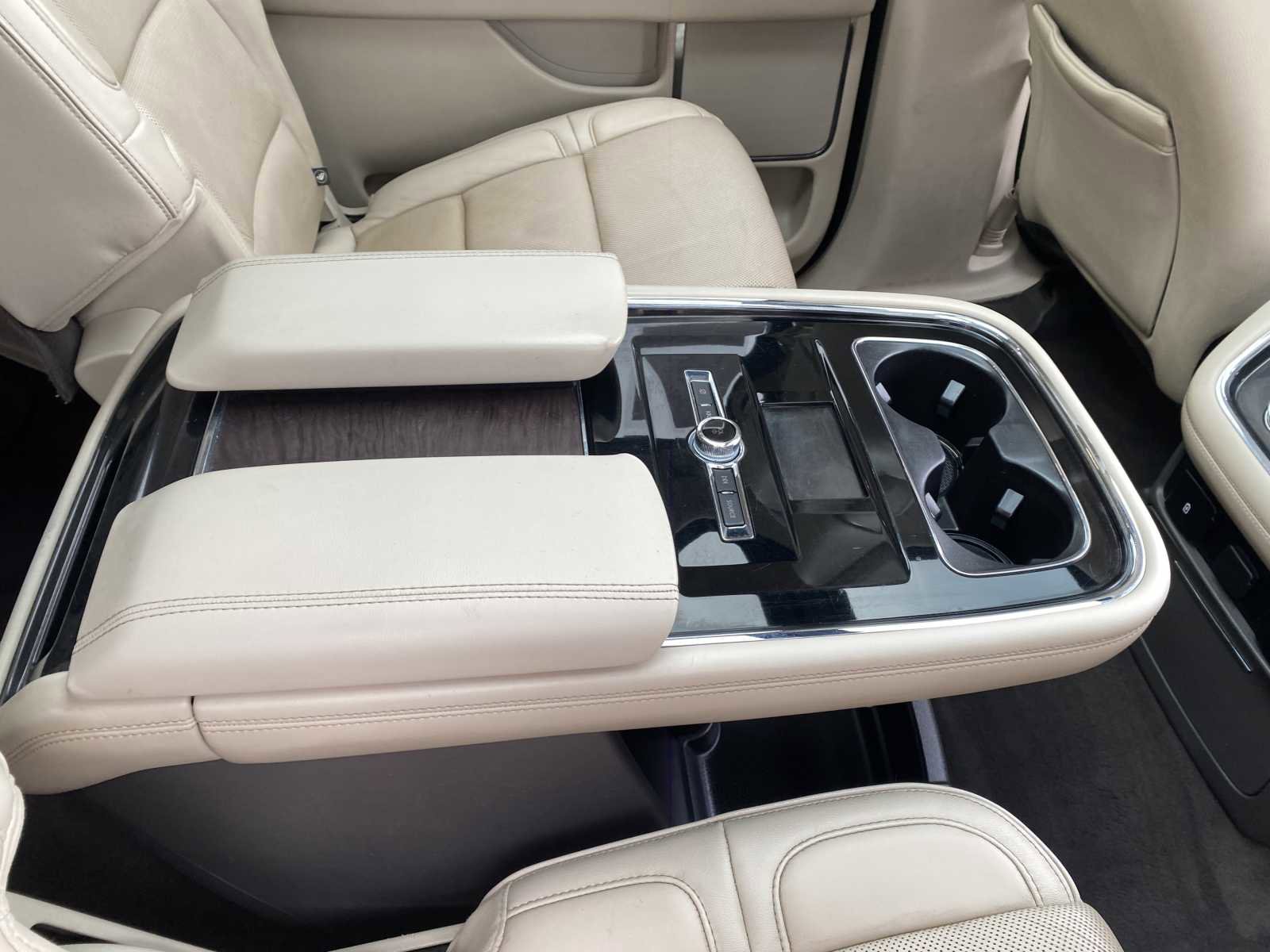 Used 2018 Lincoln Navigator L Reserve w/ Technology Package image 36