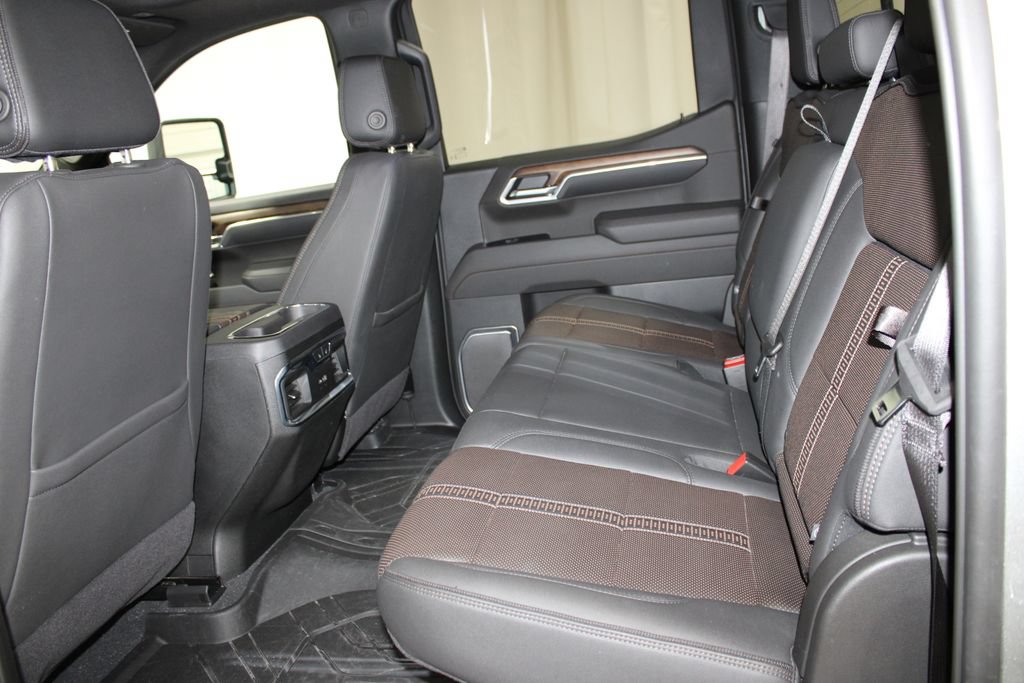 Used 2025 Chevrolet Silverado 1500 High Country w/ High Country Premium Package AWD/4WD image 26