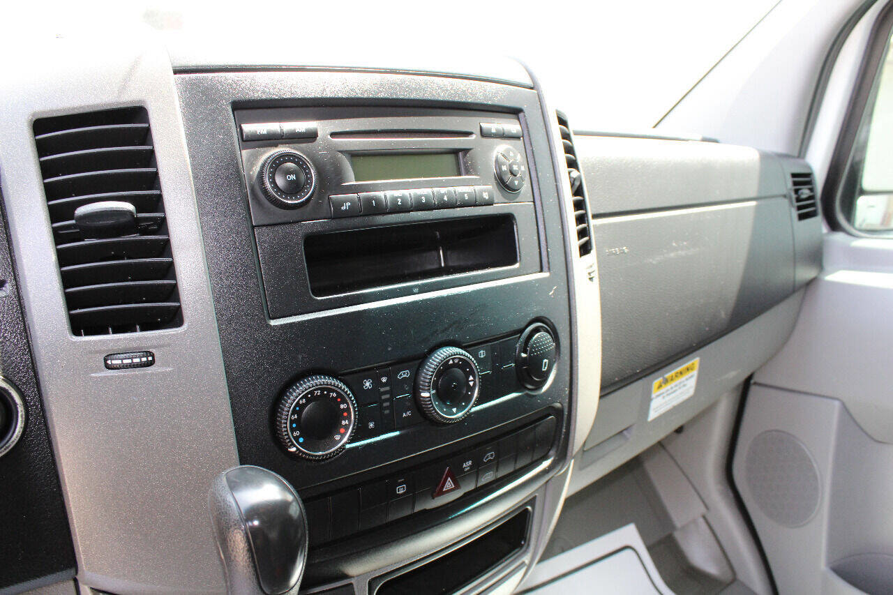 Used 2013 Mercedes-Benz Sprinter 2500 image 11