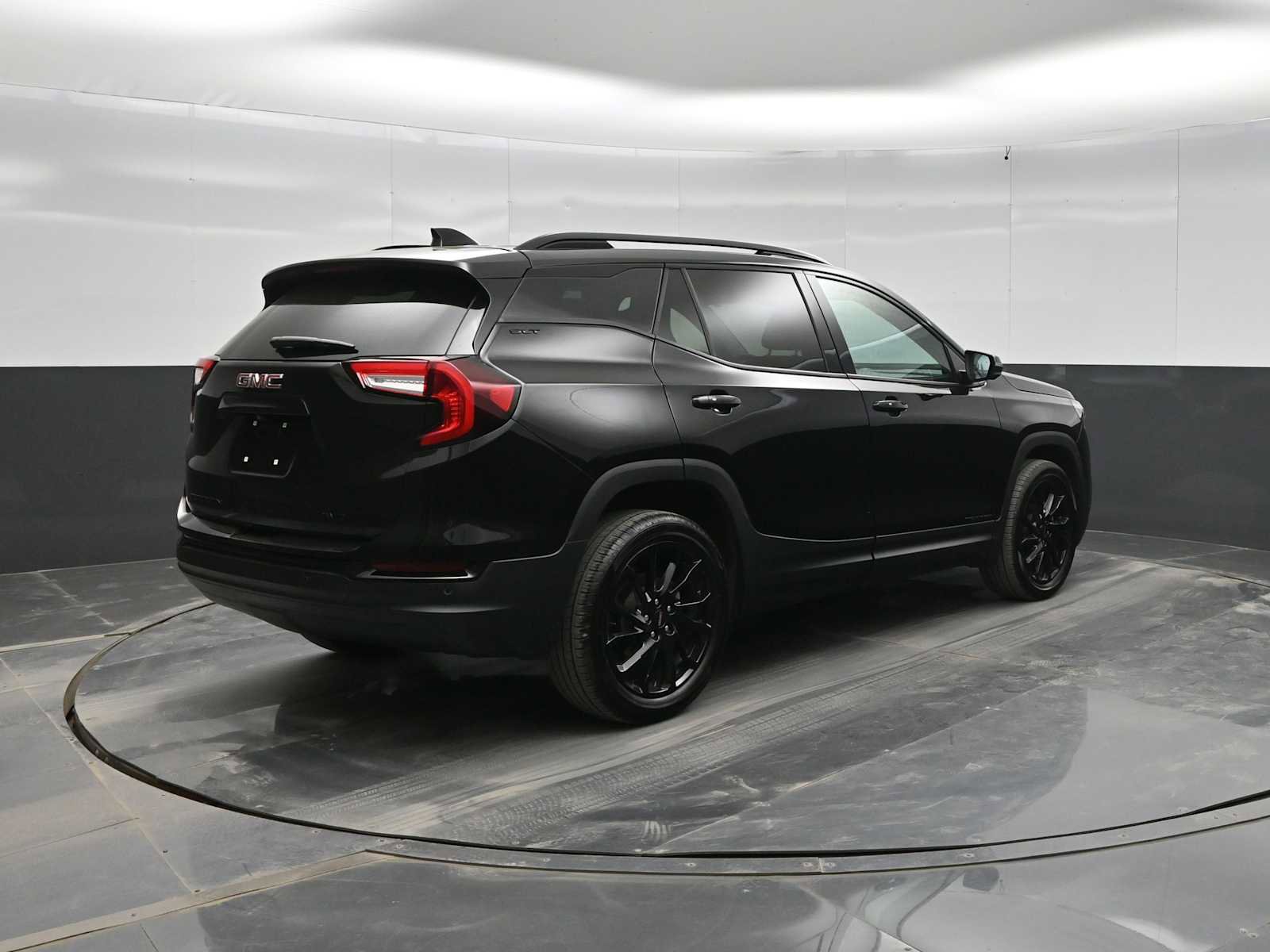 Used 2024 GMC Terrain SLT w/ Tech Package AWD/4WD image 7