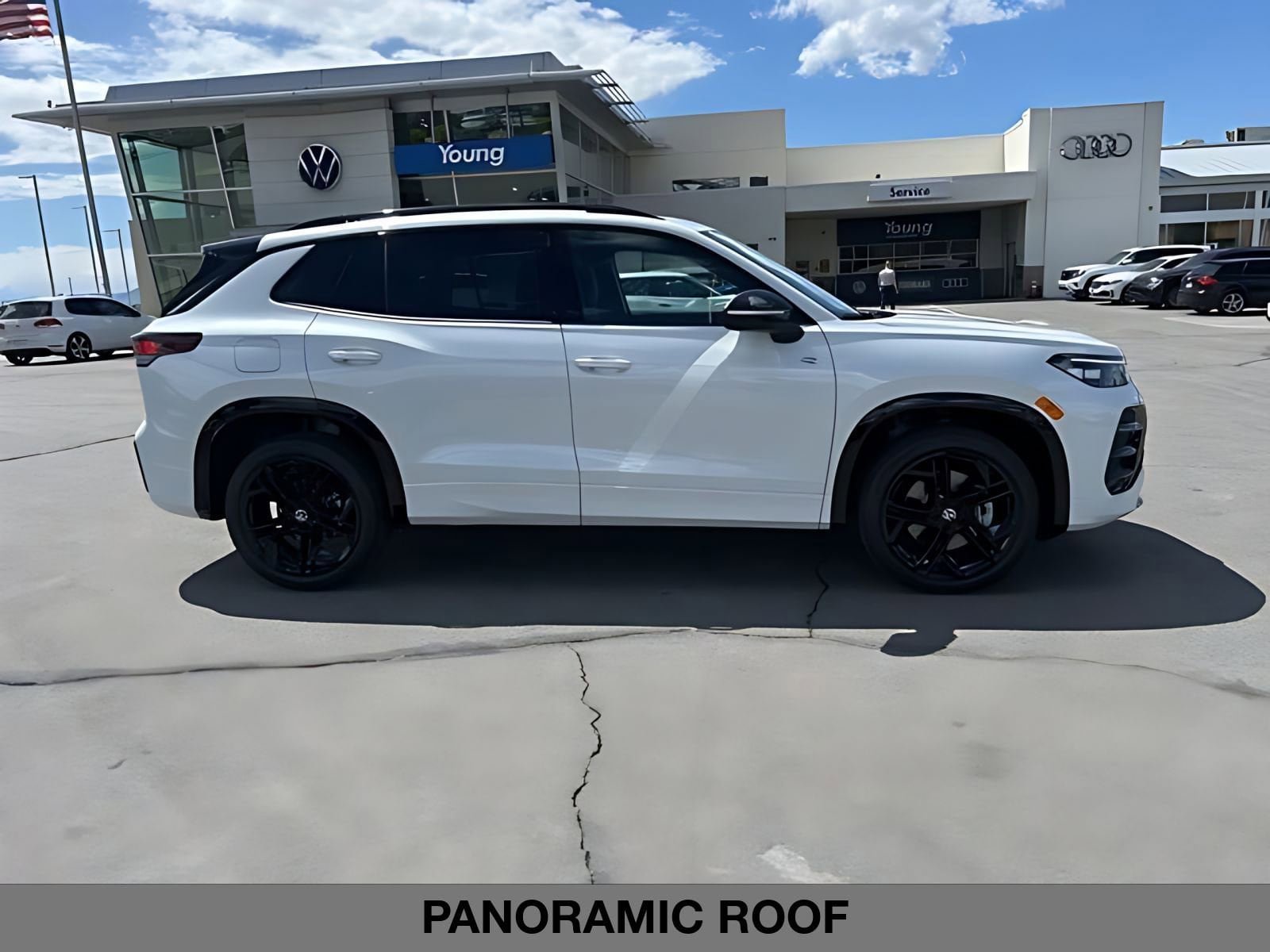 New 2026 Volkswagen Tiguan SE R-Line AWD/4WD image 2