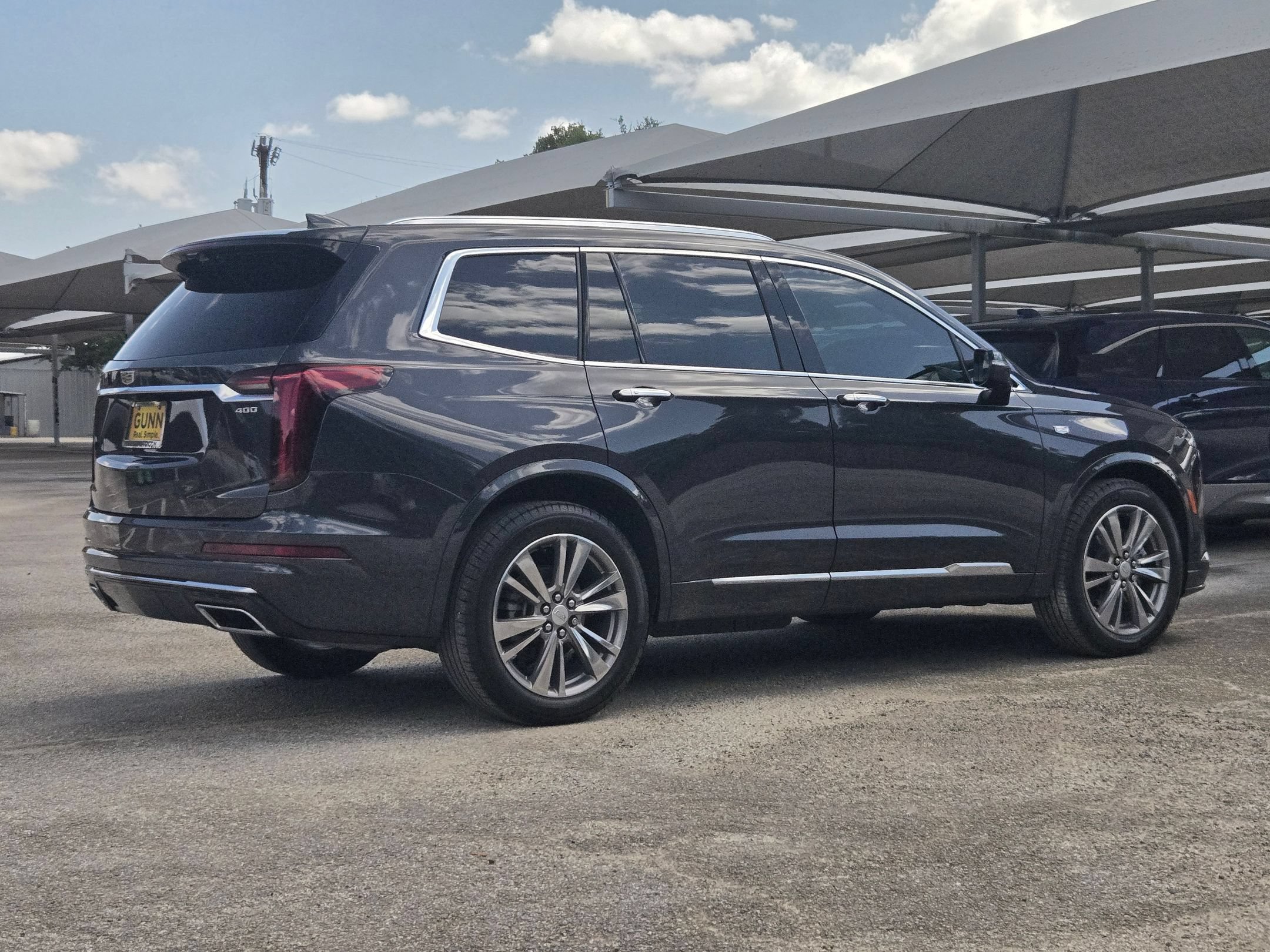 Used 2022 Cadillac XT6 Premium Luxury w/ Technology Package FWD image 4