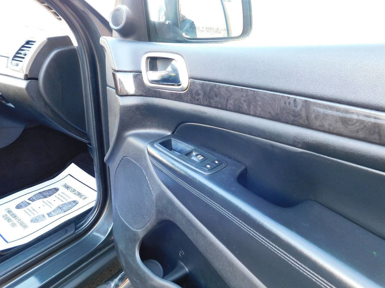 Used 2011 Jeep Grand Cherokee Laredo image 18