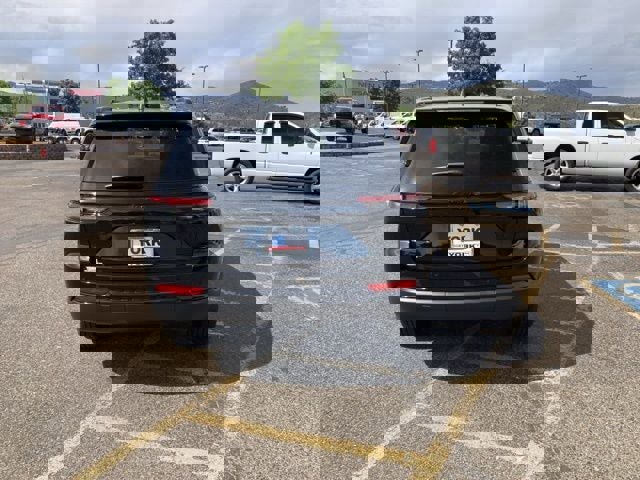 New 2025 Jeep Grand Cherokee Laredo image 7