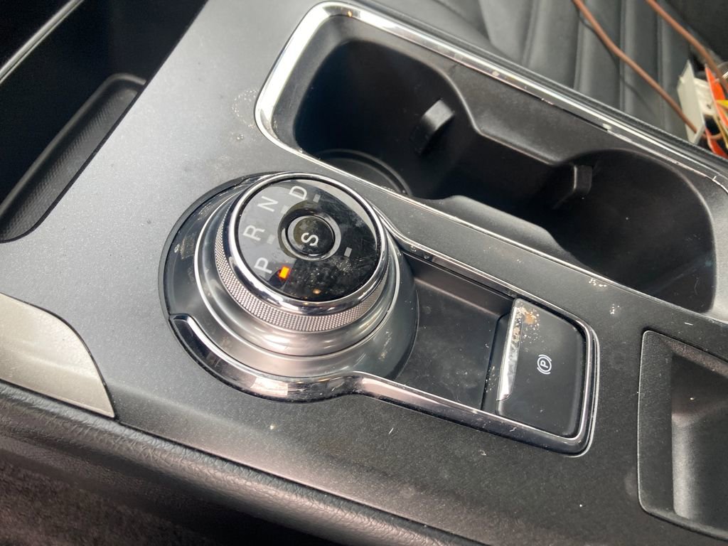 Used 2017 Ford Fusion SE w/ Fusion SE Technology Package image 28