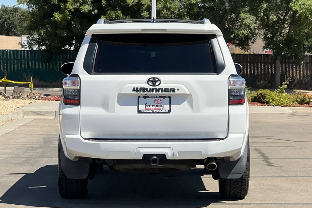 Certified 2018 Toyota 4Runner SR5 AWD/4WD image 6