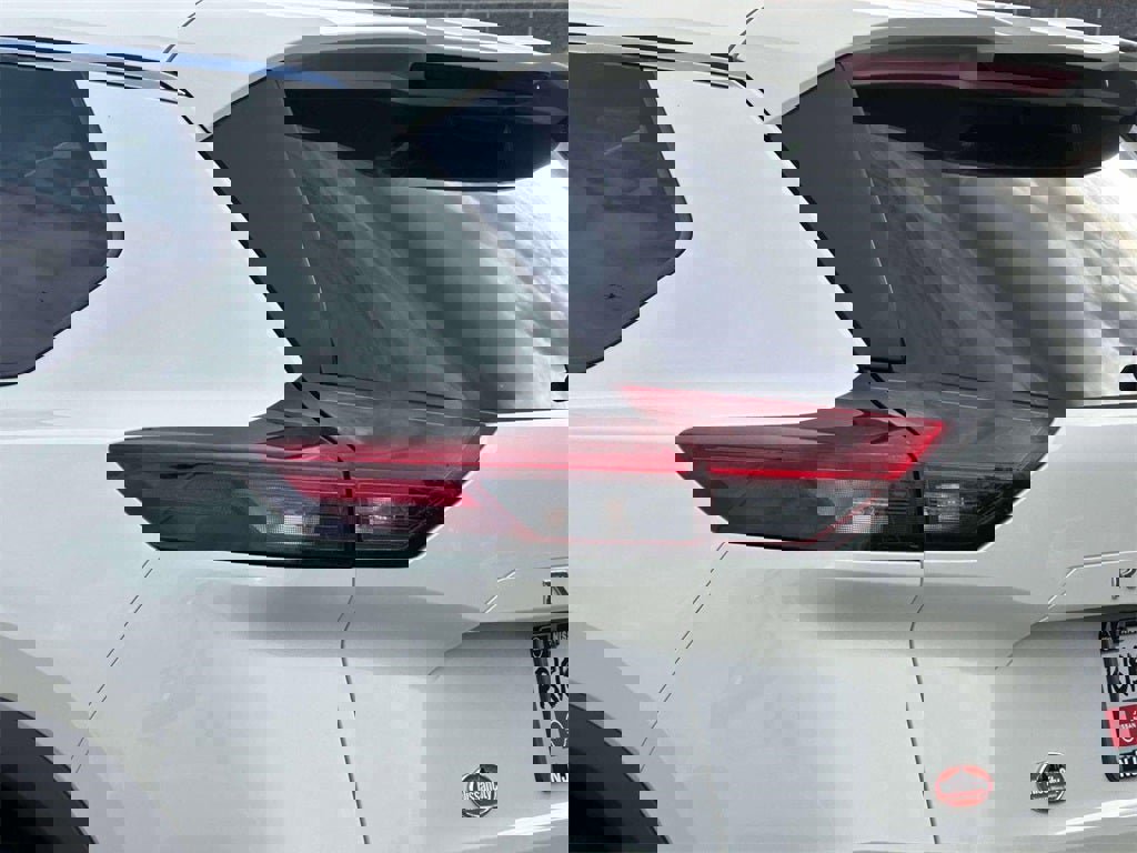 Certified 2023 Nissan Rogue SV image 9