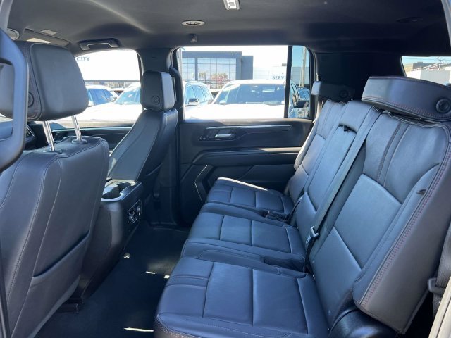 Used 2026 Chevrolet Suburban RST AWD/4WD image 12