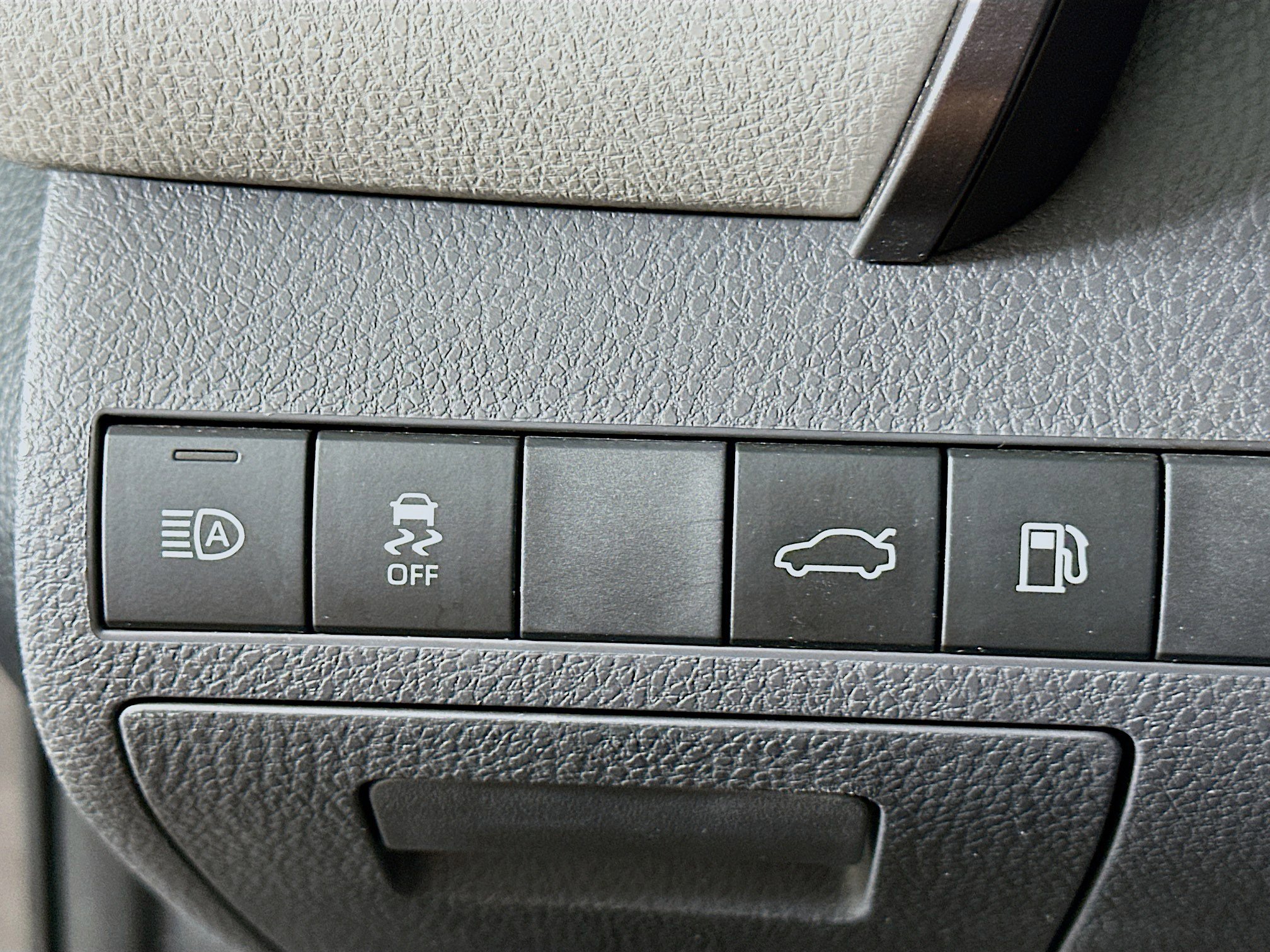 Used 2018 Toyota Camry LE w/ Convenience Package image 17