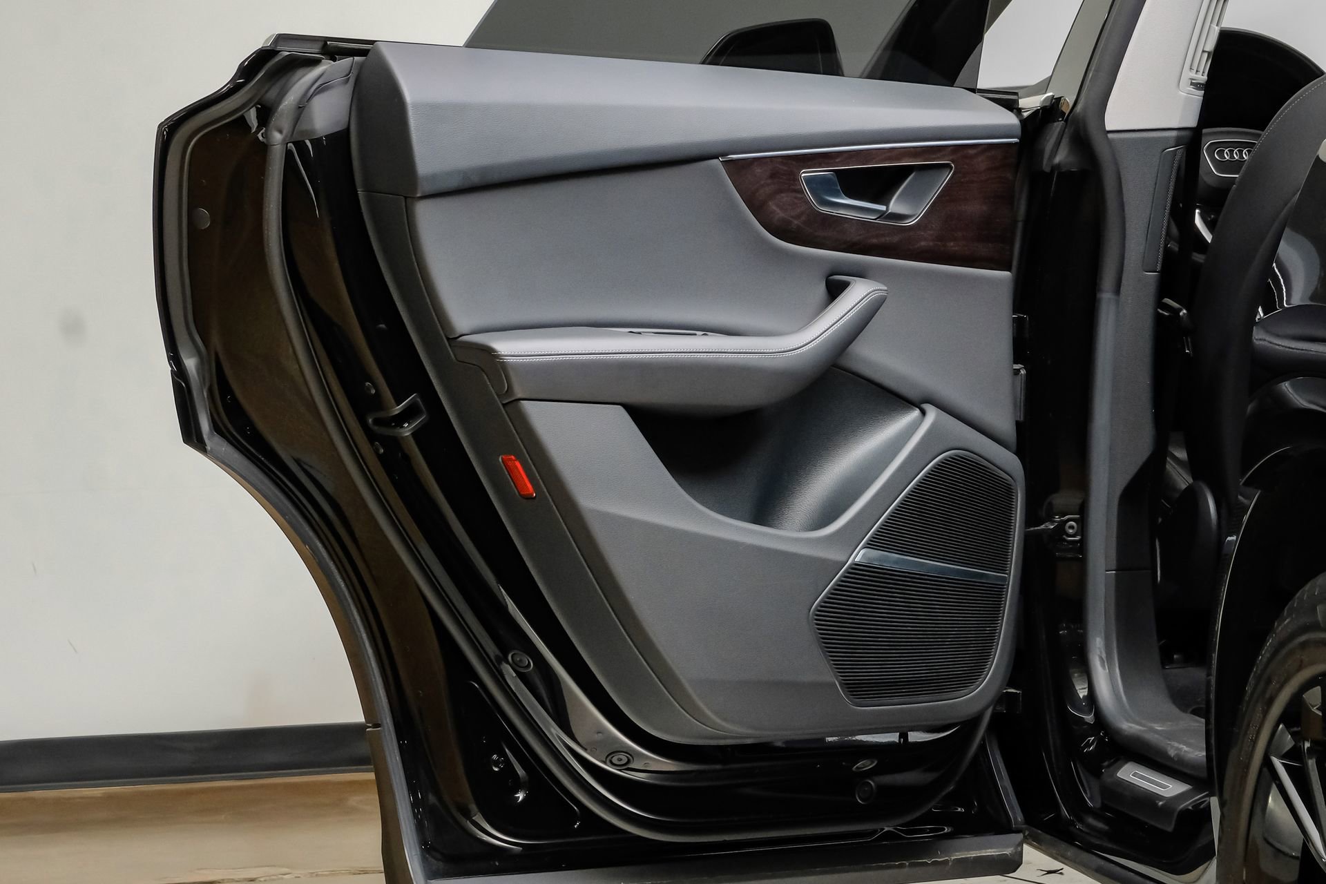 Used 2023 Audi Q8 Premium Plus w/ Premium Plus Package image 48