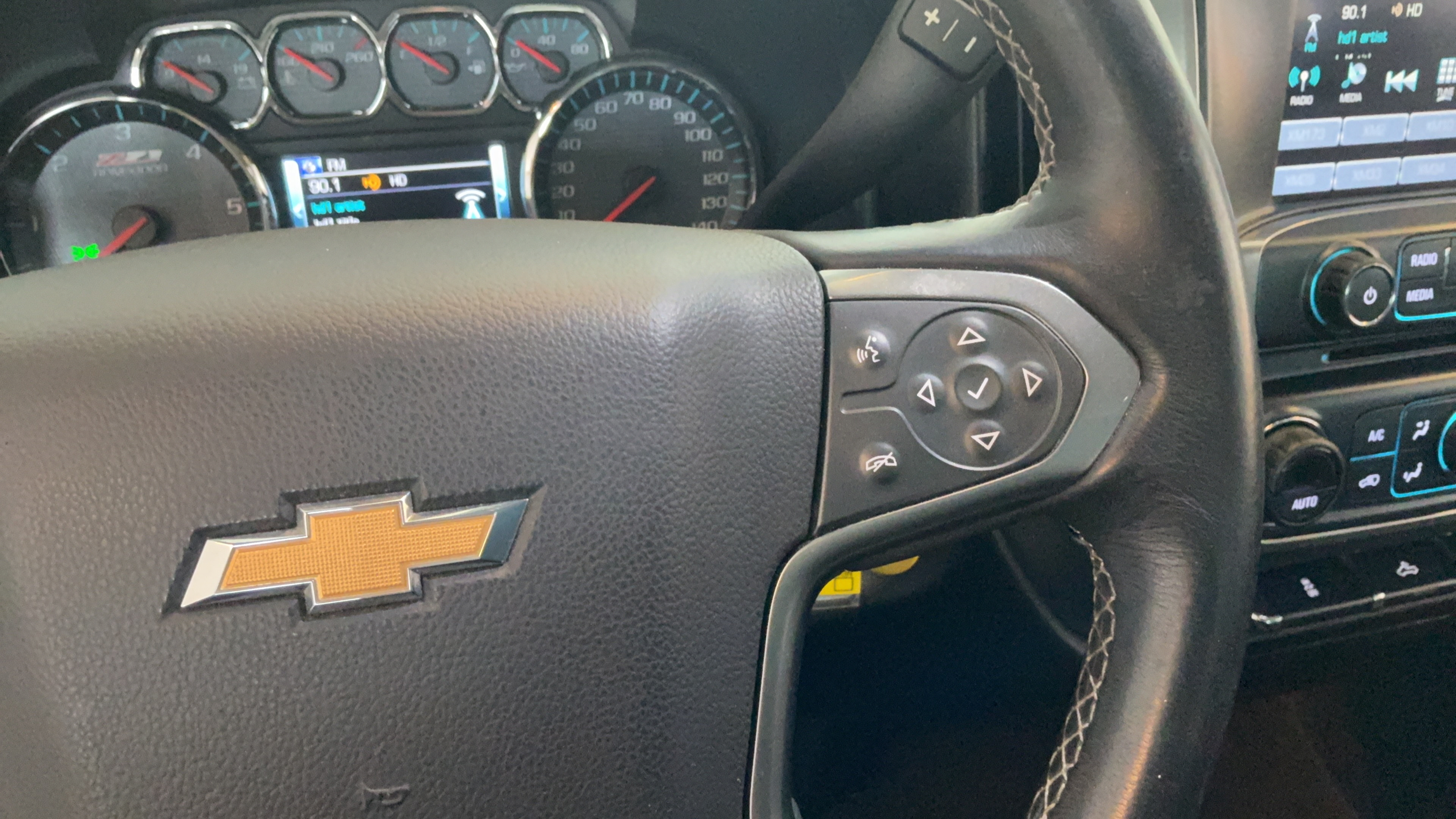 Used 2018 Chevrolet Silverado 1500 LT w/ All Star Edition AWD/4WD image 17