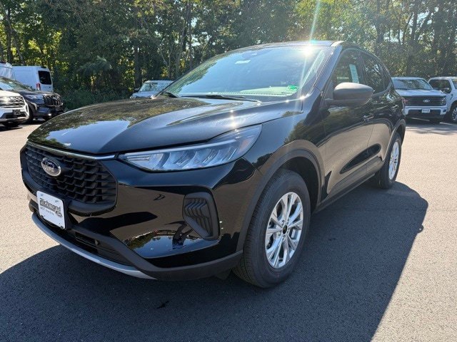 Used 2025 Ford Escape Active w/ Tech Pack #1 AWD/4WD image 1