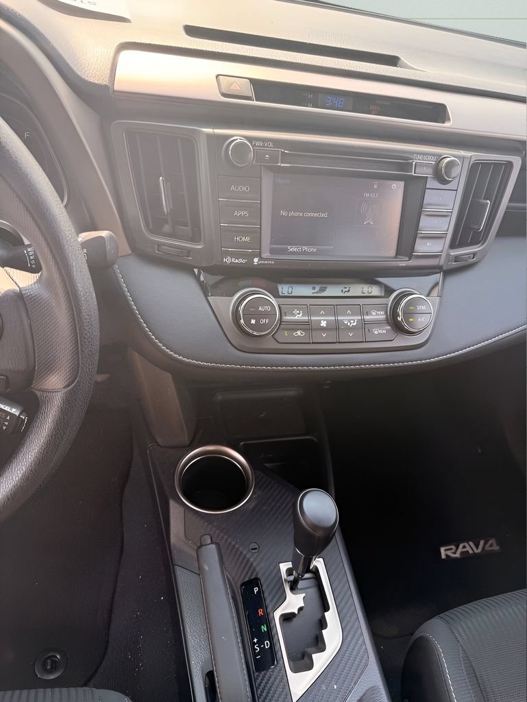 Used 2015 Toyota RAV4 XLE AWD/4WD image 9
