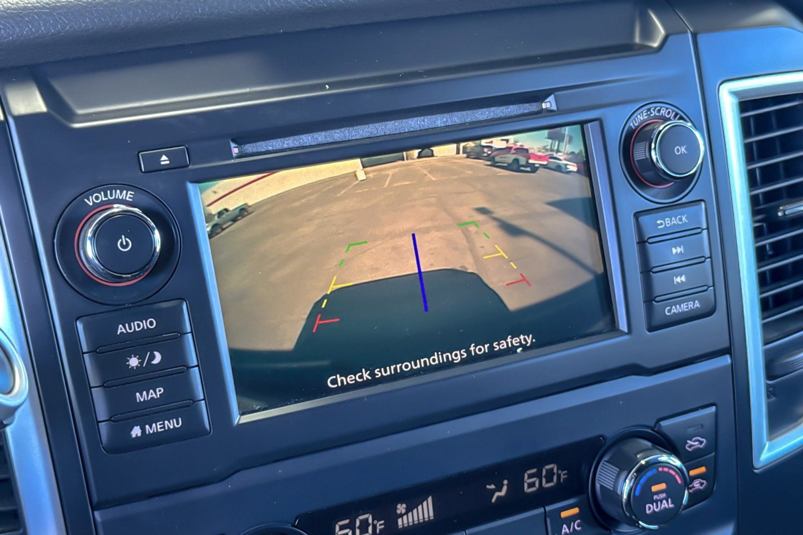 Used 2019 Nissan Titan SV w/ SV Convenience Package image 18