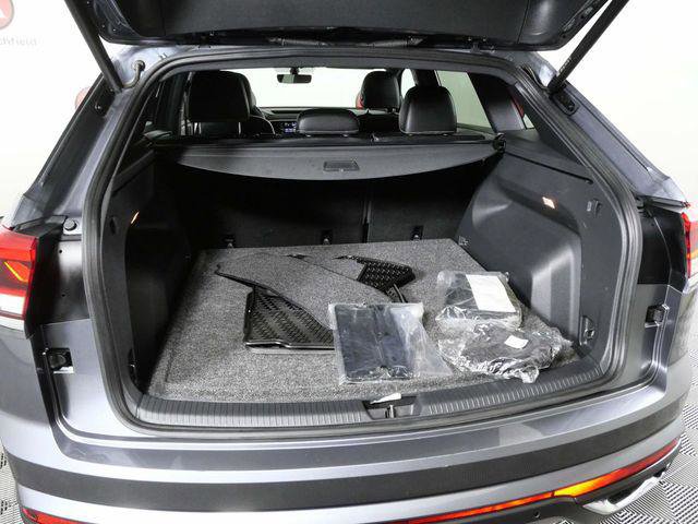 Used 2023 Volkswagen Atlas Cross Sport SE w/ Panoramic Sunroof Package image 10