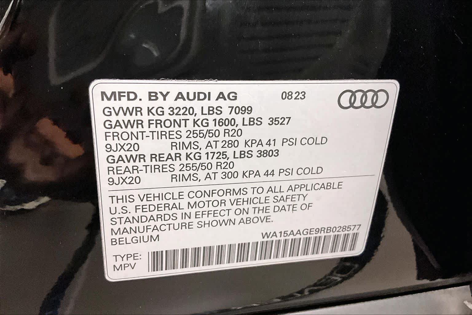 Used 2024 Audi Q8 e-tron Premium Plus AWD/4WD image 32