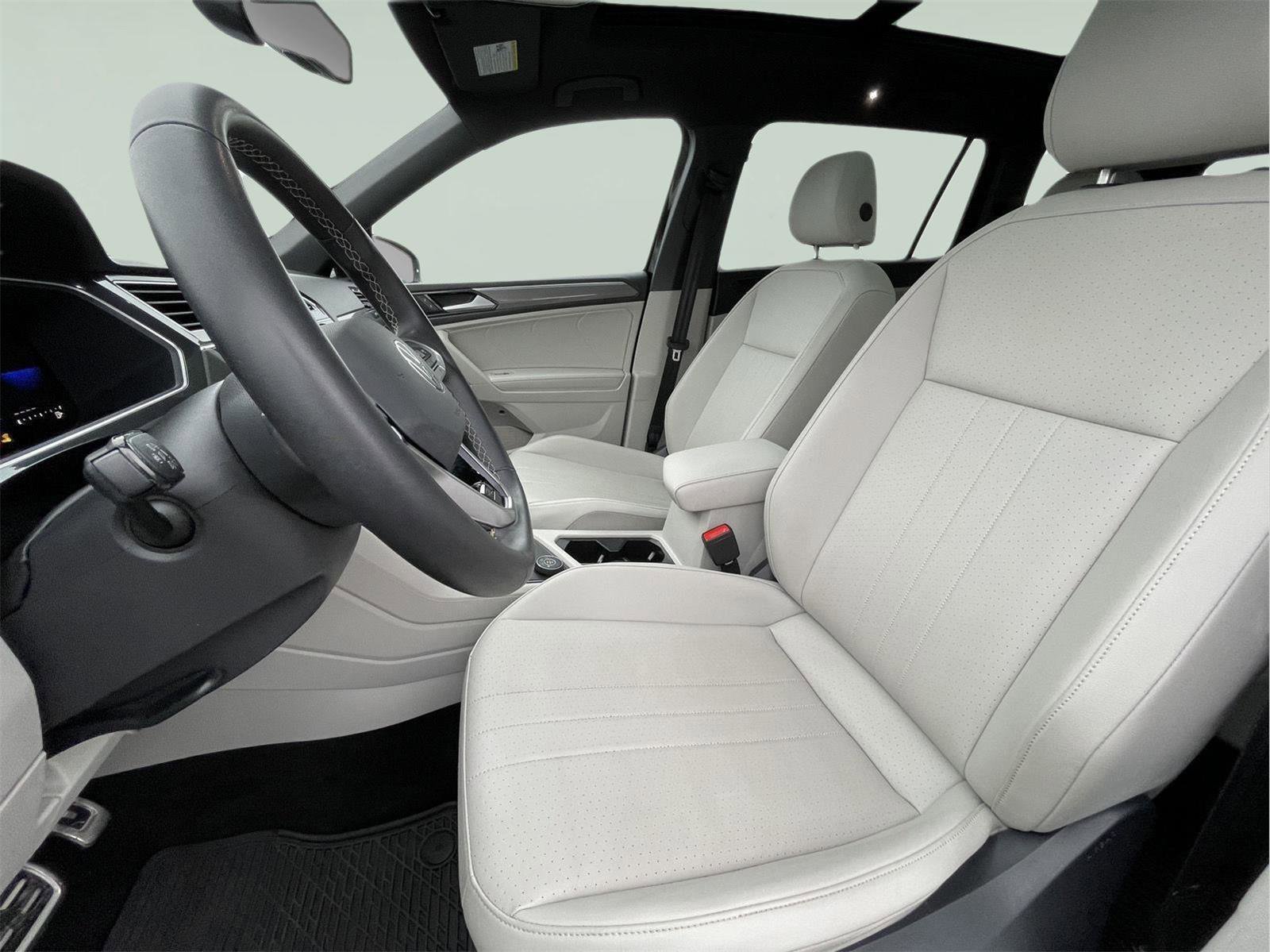 Used 2023 Volkswagen Tiguan SE R-Line image 14