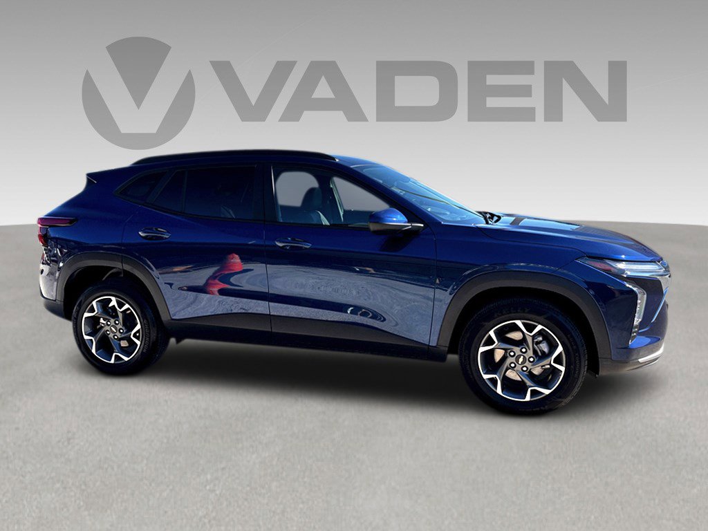 Used 2024 Chevrolet Trax LT FWD image 24