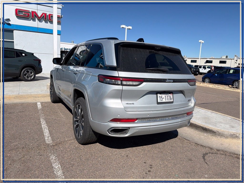 Used 2023 Jeep Grand Cherokee Overland w/ Luxury Tech Group IV AWD/4WD image 4