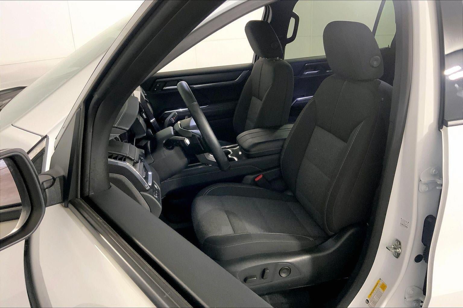 Used 2025 GMC Acadia Elevation FWD image 23