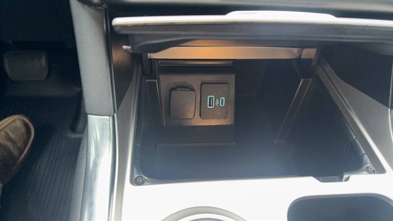 Used 2020 Ford Explorer Platinum w/ Premium Technology Package AWD/4WD image 25