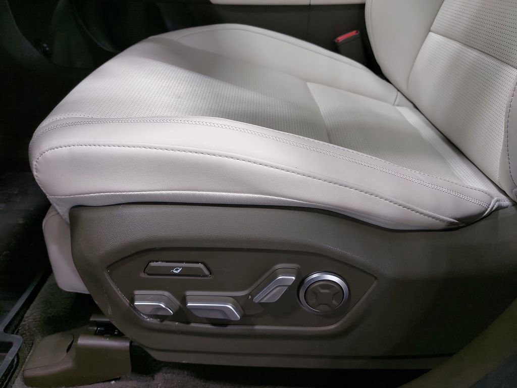 Certified 2025 Hyundai Santa Fe Calligraphy image 30