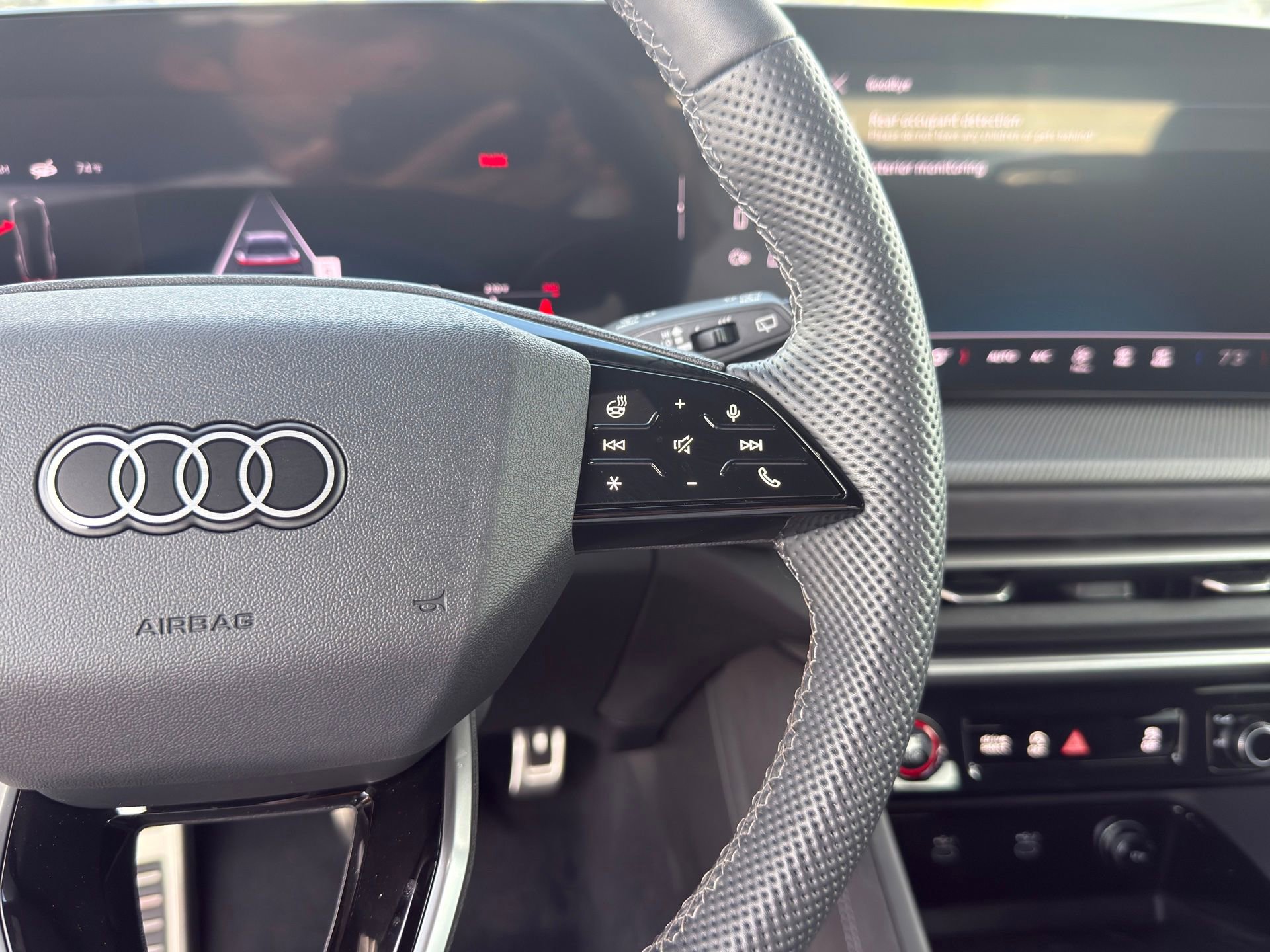 Used 2025 Audi SQ5 Premium Plus w/ Premium Plus Package image 18