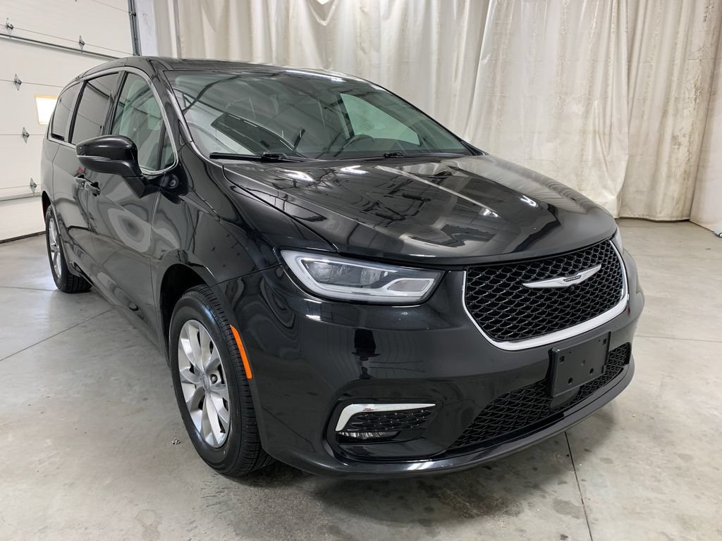 Used 2023 Chrysler Pacifica Touring-L w/ Uconnect Theater Family Group AWD/4WD image 14