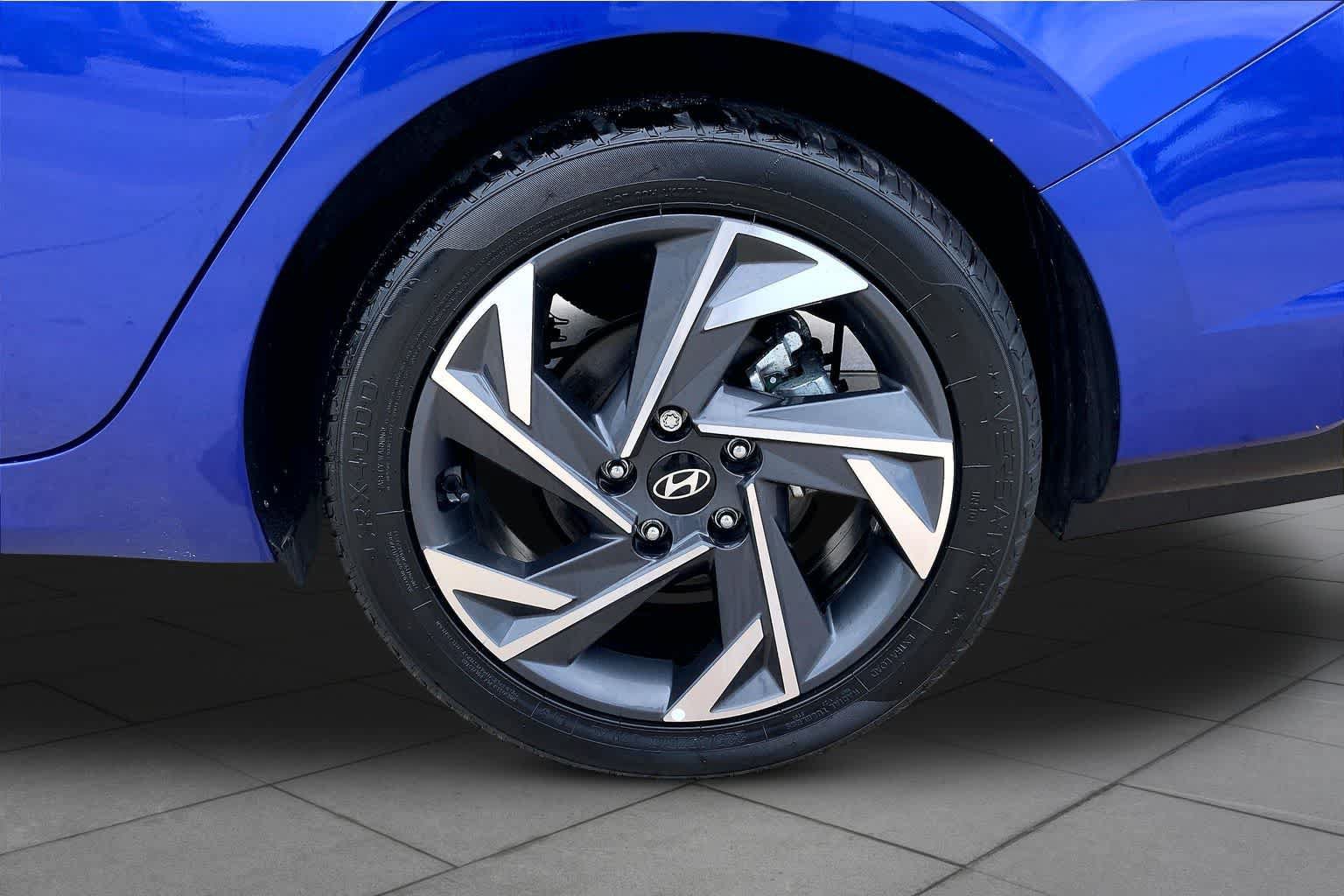 Used 2024 Hyundai Elantra SEL w/ Convenience Package FWD image 10