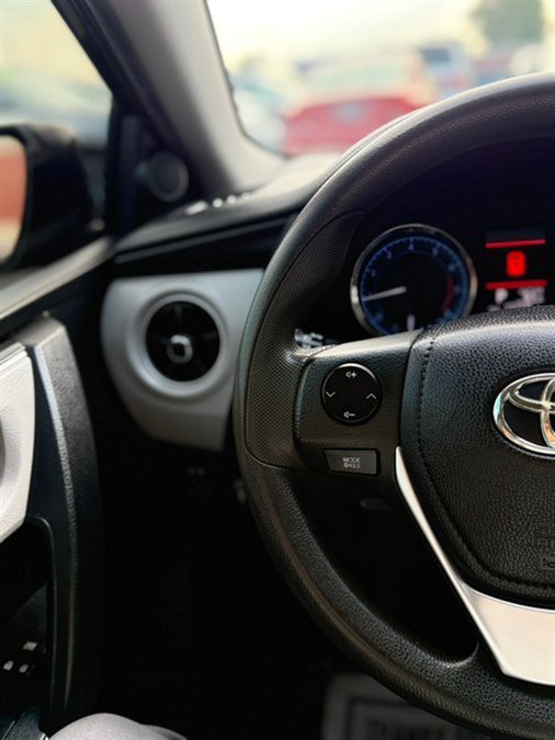 Used 2018 Toyota Corolla LE FWD image 11