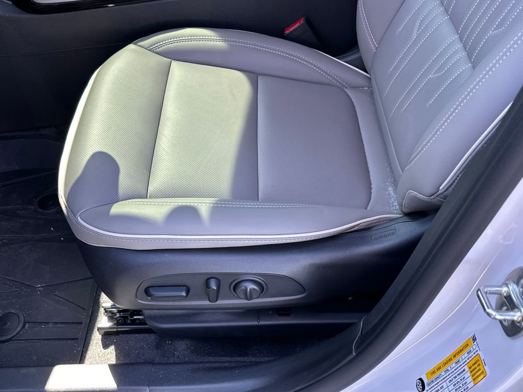 Used 2025 Buick Envista Avenir FWD image 11