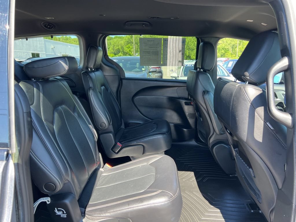 Used 2022 Chrysler Pacifica Touring-L w/ S Appearance Package AWD/4WD image 26