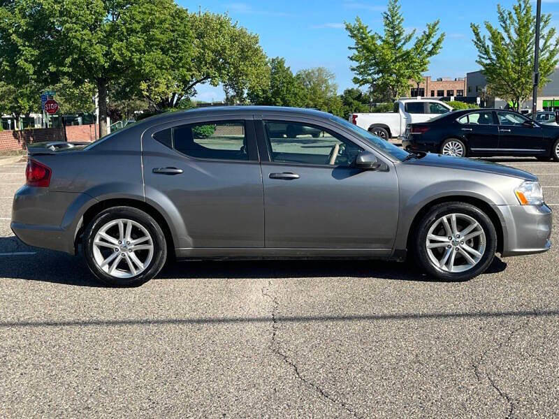 Used 2013 Dodge Avenger SXT image 1